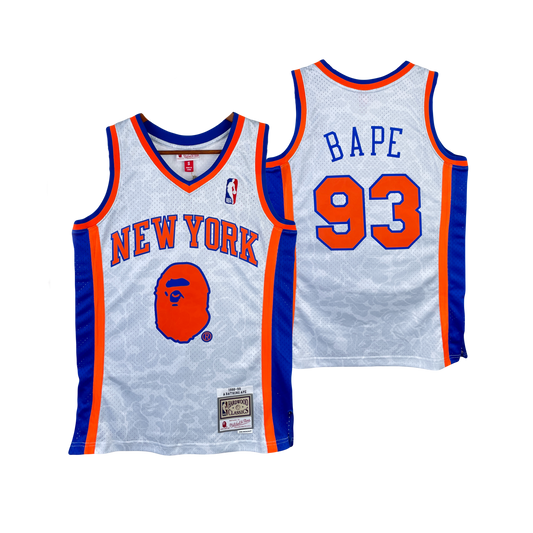BAPE x New York Knicks Mitchell & Ness Hardwood Classics 1998-99 NBA Swingman Jersey - White