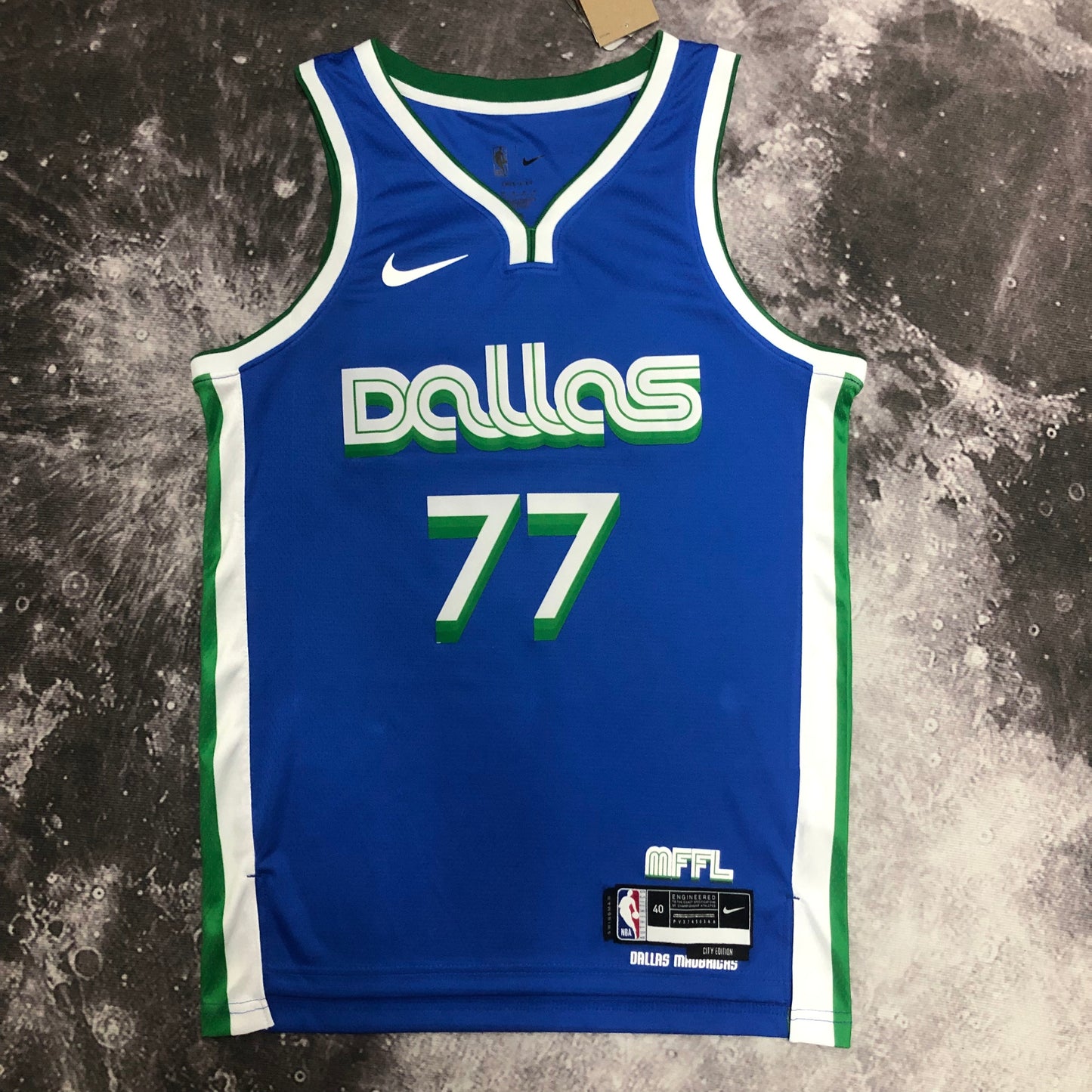Luka Dončić Dallas Mavericks 2022/23 Nike City Edition NBA Swingman Jersey - Blue & Green