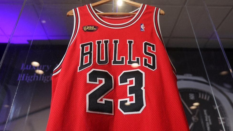 Michael Jordan Black Mitchell & Ness Chicago Bulls 1997-98 Hardwood Cl –  Lista's Locker Room