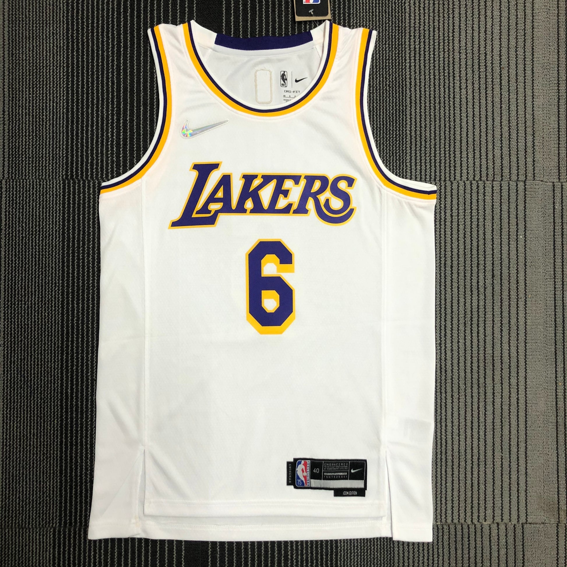Los Angeles Lakers Association Edition 2022/23 Nike Dri-Fit NBA Swingman Jersey - White, XL